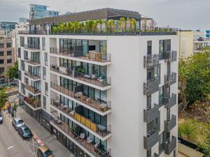 Modern 2BR Idelson Street By Holiday Rentals