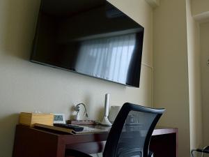 Jisco Hotel Obama Onsen的电视和/或娱乐中心