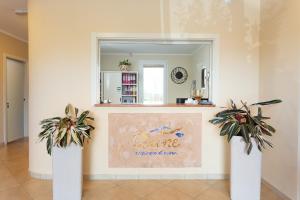Vstupní hala nebo recepce v ubytování Hotel-Residence-b&b Le Dune beach service included
