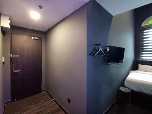 Voodi või voodid majutusasutuse HOTEL JJH - newly opened near BUGIS toas