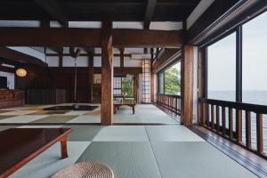 a living room with a view of the ocean at 奥琵琶湖　四季亭 in Kaizu