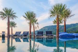 Бассейн в Tropics Kamala Pool View Apartment CTG P507 или поблизости