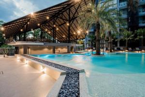 Бассейн в Tropics Kamala Pool View Apartment CTG P507 или поблизости