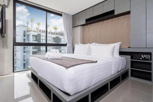 Кровать или кровати в номере Tropics Kamala Pool View Apartment CTG P507 +15 фотографий