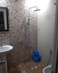 a bathroom with a shower and a toilet and a sink at La Romana Countryside Haven in Anao