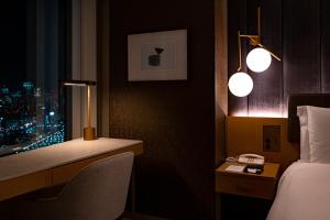 מיטה או מיטות בחדר ב-The Strings by InterContinental, Tokyo by IHG
