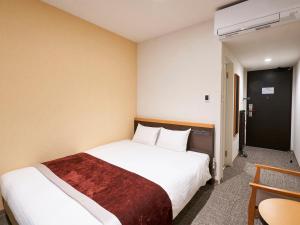 Postel nebo postele na pokoji v ubytování Daiwa Roynet Hotel Nagoya Shinkansenguchi