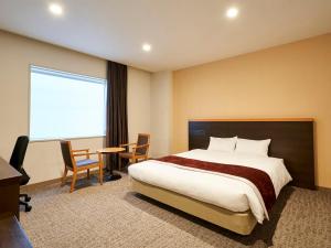 Postel nebo postele na pokoji v ubytování Daiwa Roynet Hotel Nagoya Shinkansenguchi