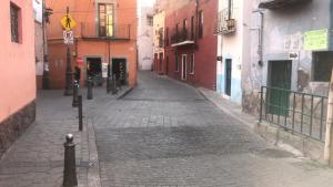 an empty street in an alley with buildings at Casa Caracol Guanajuato in Guanajuato