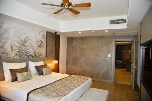 En eller flere senge i et værelse på Samara Hotel Bodrum