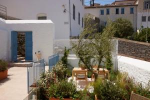 Galeriebild der Unterkunft Orloff Legacy Suites Hydra in Hydra