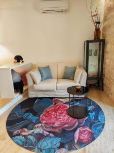 A seating area at Diocletian Luxury Room