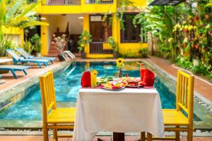Bazén v ubytování Hoi An Green Riverside Oasis Villa nebo v jeho okolí