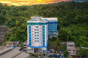 Pemandangan gunung umum atau pemandangan gunung yang diambil dari hotel