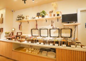 Makanan di atau berdekatan hotel