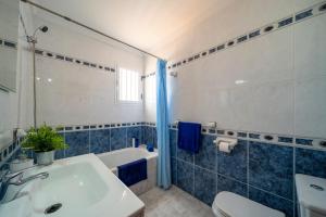 A bathroom at Villa Volcan by Villa Plus