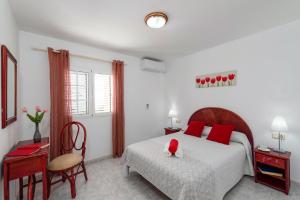 A bed or beds in a room at Villa Volcan by Villa Plus