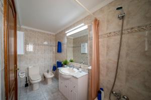 A bathroom at Villa Volcan by Villa Plus