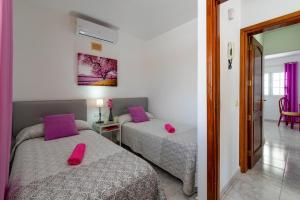 A bed or beds in a room at Villa Volcan by Villa Plus
