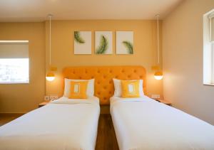 Katil atau katil-katil dalam bilik di Bloom Hotel Koramangala