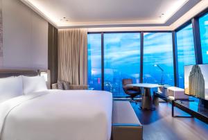 Postel nebo postele na pokoji v ubytování JW Marriott Hotel Xi'an