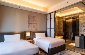 Postel nebo postele na pokoji v ubytování JW Marriott Hotel Xi'an