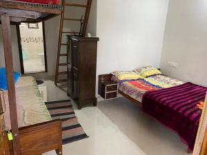Postel nebo postele na pokoji v ubytování Shilpa Vikas Homestay