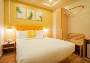 Katil atau katil-katil dalam bilik di Bloom Hotel Koramangala