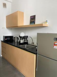 Kuchyňa alebo kuchynka v ubytovaní Elite Empire Damansara Studio, Netflix&Wifi
