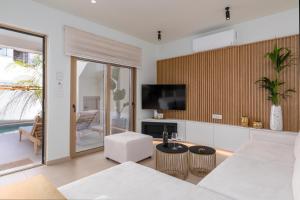 a living room with a couch and a tv at Mariann Premium Suites in Lartos