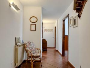 a hallway with a chair in a room at Casetta nel verde in Varazze