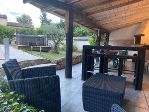 A garden outside GITE CLARIMOR
