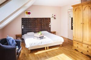 Postel nebo postele na pokoji v ubytování Logis Bagatelle - 51530 Dizy + 37 fotografií