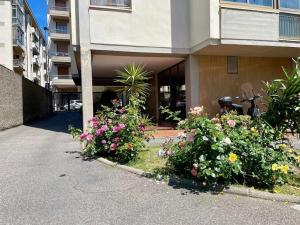 a building with flowers in front of a building at Careggi Gold Colors in Florence