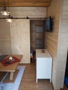 Kuchyň nebo kuchyňský kout v ubytování Apartamenty i Domki Biały Dunajec