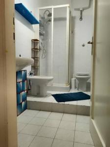 a bathroom with a sink and a shower and a toilet at La Casina dei nipoti in Strada