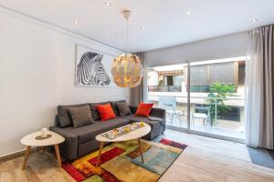 Posezení v ubytování LOS BOLICHES 2ND LINE BEACH APARTMENT