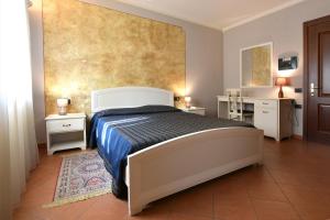 a bedroom with a bed and a desk at Hotel Ristorante Borgovecchio in Montegrosso dʼAsti