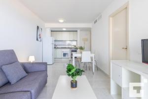 Kuchnia lub aneks kuchenny w obiekcie APCOSTAS Turquesa Playa - Calpe
