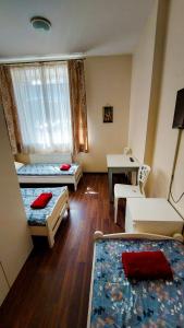 Postel nebo postele na pokoji v ubytování Happy Hotel