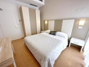 Postel nebo postele na pokoji v ubytování Aura Living Hotel