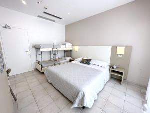 Postel nebo postele na pokoji v ubytování Aura Living Hotel