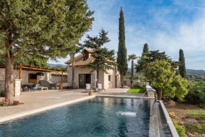 Πισίνα στο ή κοντά στο Sunshine Villa +42 φωτογραφίες