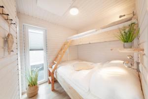 Un ou plusieurs lits superposés dans un hébergement de l'établissement Hausboot - Sünje