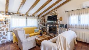 a living room with a couch and a fireplace at Alojamiento Rural El Aguelo Belmez de la Moraleda by Ruralidays in Jaén
