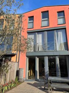 a building with a bench in front of it at House Susanne in Cologne