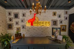 Certifikát, hodnocení, plakát nebo jiný dokument vystavený v ubytování Whoopers Boutique Kasol