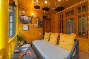 Posezení v ubytování Whoopers Boutique Kasol