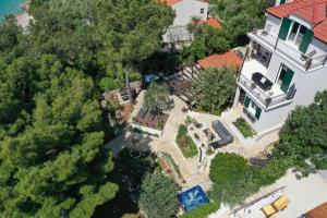 วิว Luxury villa - by the sea, summer kitchen, hot tub, SUP, boat, 5 rooms, wifi, parking - Trogir จากมุมสูง