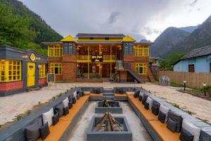 Nespecifikovaný výhled na hory nebo výhled na hory při pohledu z hostelu